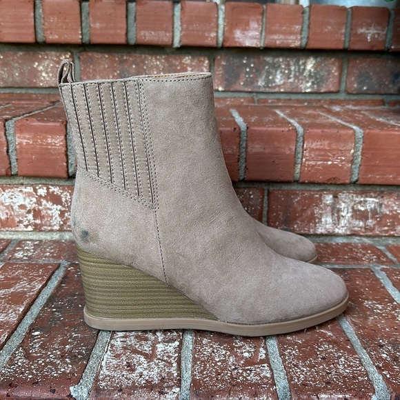 Universal Thread Women's Cypress Winter Faux Suede Wedge Boots Taupe Size 10 - Picture 1 of 7